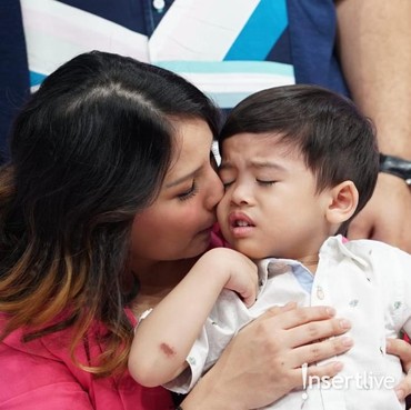 Tya Ariestya Ajarkan Kanaka untuk Sayang Adiknya