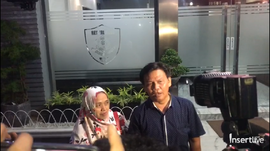 Akibat penahanan Rey Utami dan Pablo Benua, dua buah hatinya terpaksa dititipkan ke tetangga.