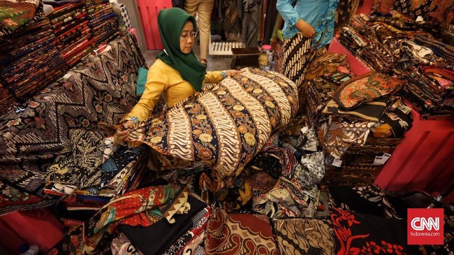 Menkop UKM Teten Masduki menyebut Jokowi menargetkan ekspor UMKM bisa naik dua kali lipat dari 14 persen menjadi 28 persen pada 2024 mendatang.