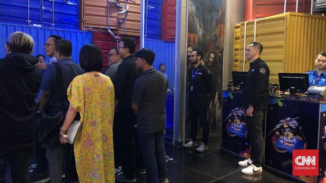 Tidak sedikit pengunjung yang bersedia mengulangi antrean untuk satu wahana yang menurut mereka menyenangkan.