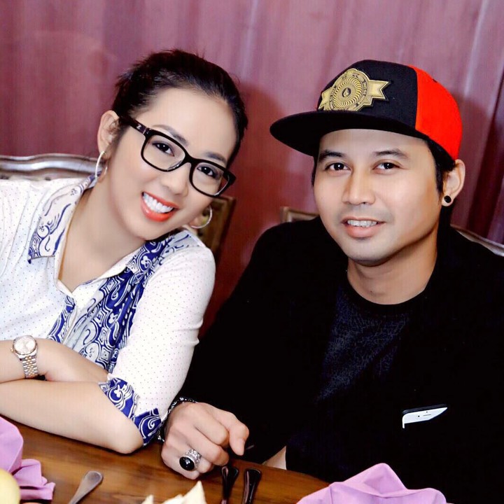 Dari pernikahannya, mereka dikaruniai dua anak yakni Aksa Uyun Dananjaya dan Diksa Naja Naekonang. (Foto: Instagram @showimah)<span class="im"><br /></span>