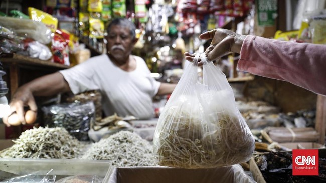 Ada tiga plastik berbahan baku ramah lingkungan yakni polietiline (PE) Degradable Grade Asrene, pati singkong, bahan tepung pati dan turunan minyak nabati.