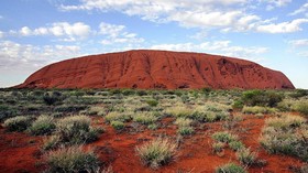 Australia Resmi Larang Pendakian di Uluru