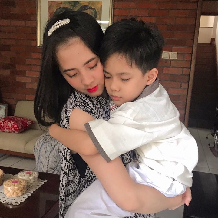 Sweet! kedekatan Zara dan Kenjiro bikin hati adem. (Foto: Instagram @jkt48.zara)