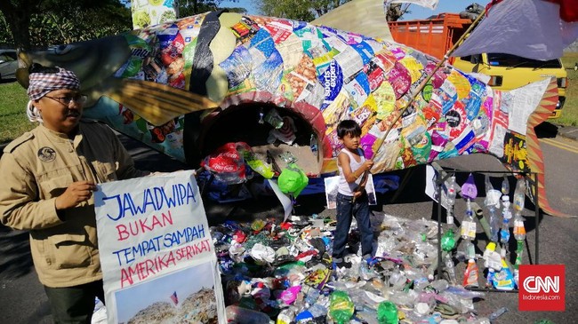 KLHK tengah menyiapkan aturan yang akan menjadi peta jalan bagi produsen untuk mengurangi sampah plastik dalam 10 tahun mendatang.