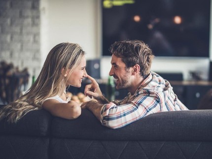 5 Foreplay Simpel untuk Tingkatkan Gairah Bercinta Bunda & Ayah