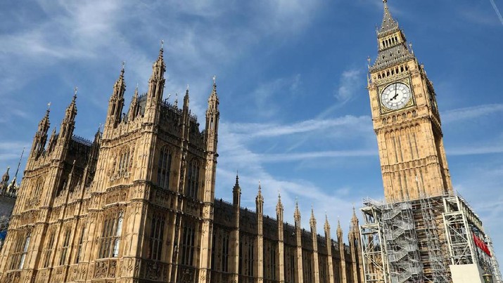 Menara Elizabeth dan lonceng 'Big Ben' di Gedung Parlemen, London, Inggris (14/8/2019). (REUTERS / Neil Hall)