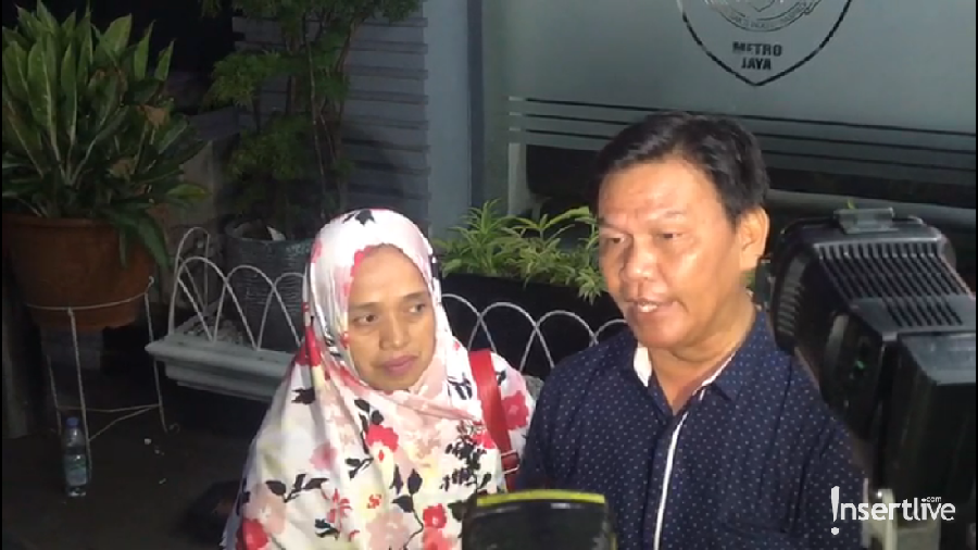 Rey Utami menangis saat dijenguk anaknya.