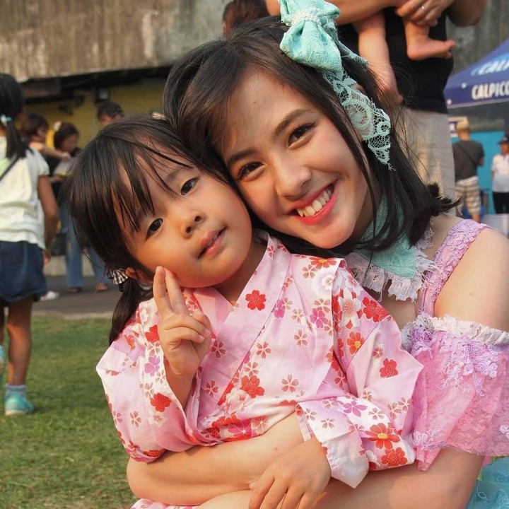Pemeran film Dua Garis Biru ini katanya selalu gemas kalau lihat anak kecil. (Foto: Instagram @jkt48.zara)