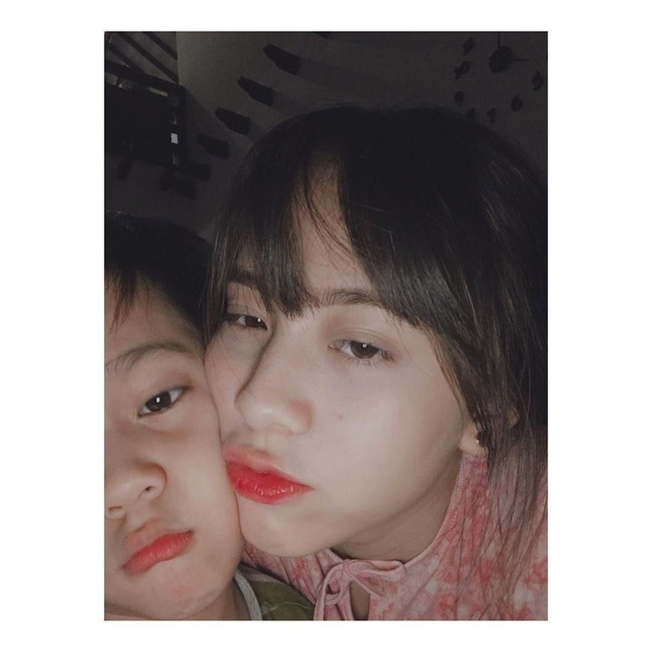 Gadis 16 tahun ini punya adik laki-laki yang enggak kalah imut. Namanya Kenjiro Tesla Ascary. (Foto: Instagram @jkt48.zara)