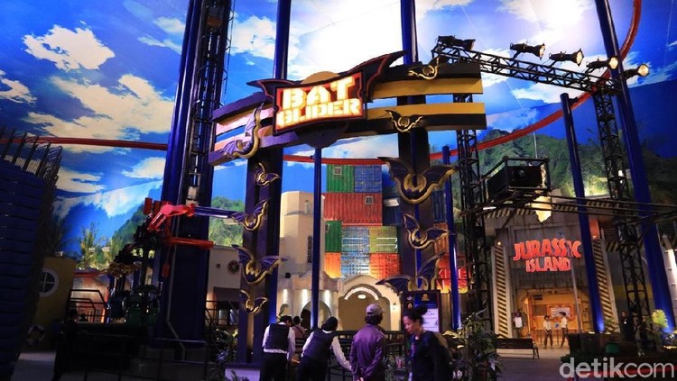 Trans Studio Cibubur, wahana Bat Glider