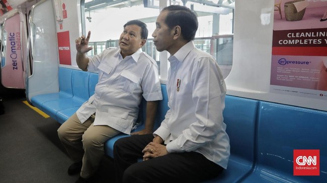 Prabowo Subianto mendukung rencana Jokowi memindahkan ibu kota negara dengan catatan salah satunya membuka hasil kajian secara terbuka kepada publik.