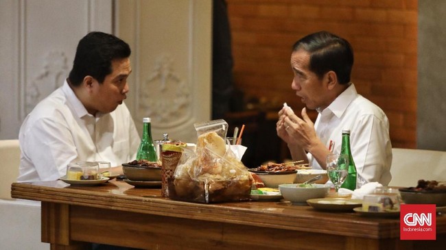 Presiden Jokowi mengizinkan Menteri BUMN Erick Thohir menggugat direksi BUMN ke pengadilan jika ikut jadi penyebab perusahaan rugi. Berikut aturannya.