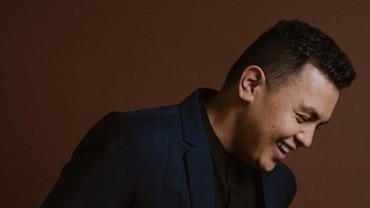 Lirik Lagu Adaptasi - Tulus