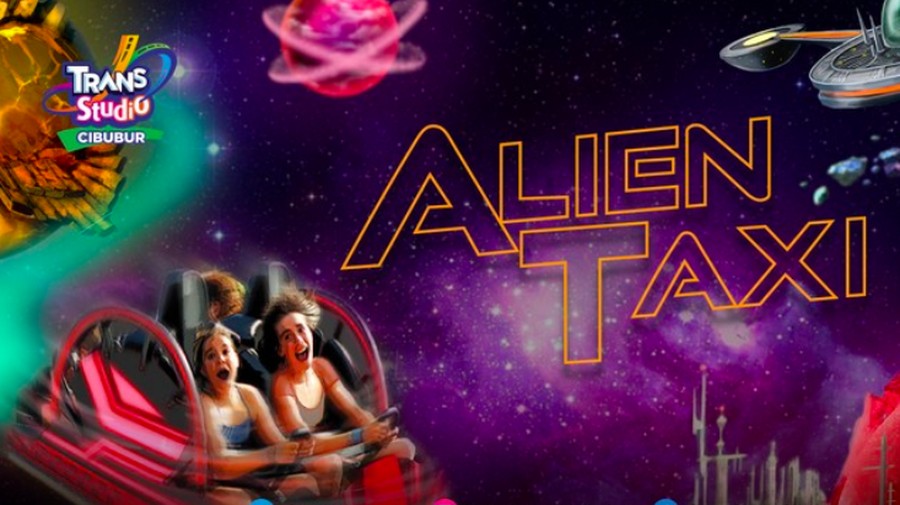 Naik Pesawat Luar Angkasa di Alien Taxi Trans Studio Cibubur