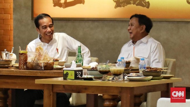 Sekjen Gerindra Ahmad Muzani menjawab pertanyaan soal koalisi pemerintah dengan pantun tentang Soekarno-Hatta dan mengaitkannya dengan Jokowi dan Prabowo.