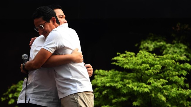 Menteri BUMN Erick Thohir berkelakar bahwa ia akan mendukung pencalonan Sandiaga Uno dengan menjadi timses pada pemilu 2024.