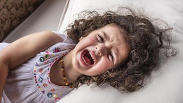 3 HAL YANG TIDAK BOLEH BUNDA LAKUKAN SAAT ANAK TANTRUM
