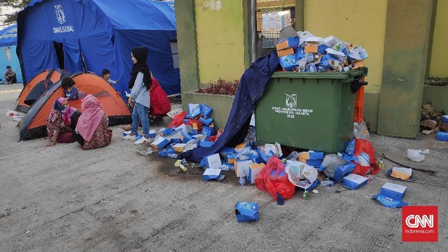 Sejumlah warga menolak kehadiran para pengungsi di eks Gedung Kodim, Kalideres, Jakarta. Mereka khawatir keberadaan pengungsi mengganggu aktivitas anak sekolah.