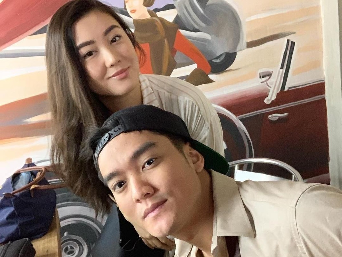 Resmi melamar sang kekasih&comma; Karen Vandela kemarin Jum'at &lpar;12&sol;7&rpar;&period; Ini 7 potret kemesraan keduanya dalam berbagai momen&period;