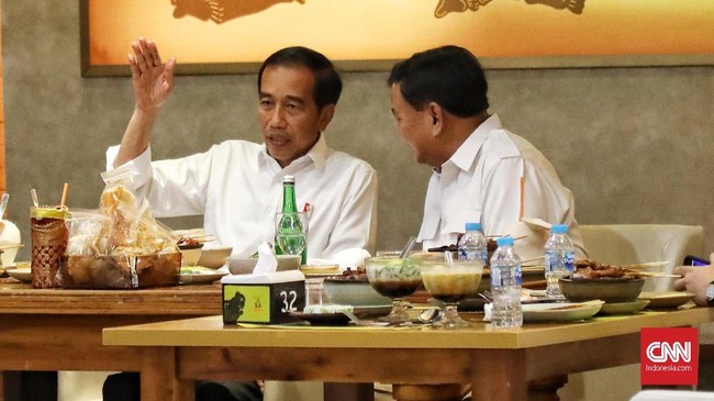 Presiden Joko Widodo (Jokowi) dan Presiden Terpilih Prabowo Subianto melangsungkan makan malam di Hutan Kota Plataran, Jakarta Pusat.