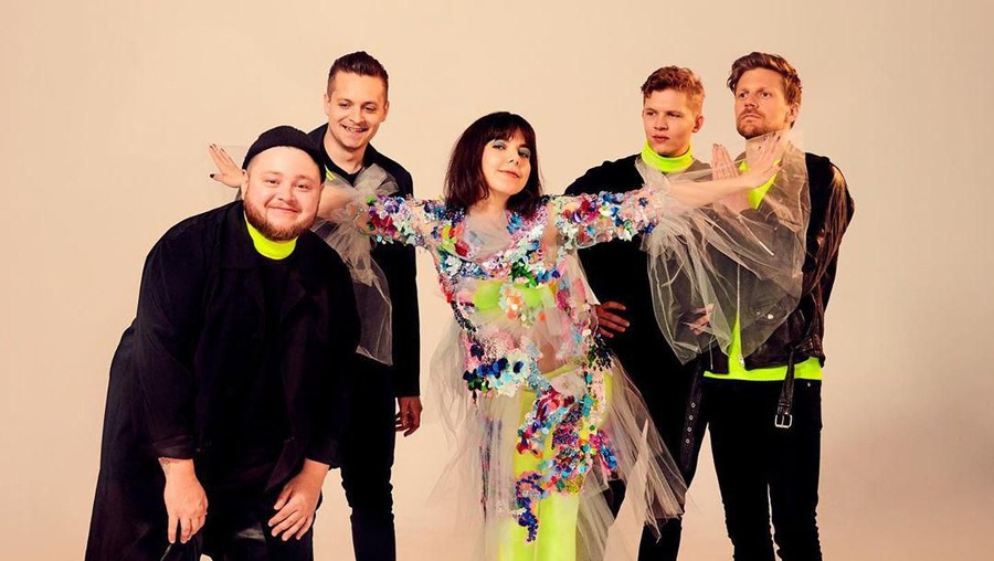 Lagu terbaru dari grup musik Of Monsters and Men yang berjudul Wild Roses.