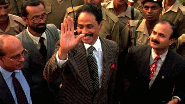 Hussain Muhammad Ershad mendeklarasikan dirinya sebagai Presiden Bangladesh pada 1983 sebelum akhirnya digulingkan pada 1990.