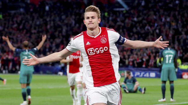 Manchester United membuang kesempatan merekrut bek muda timnas Belanda Matthijs de Ligt pada musim lalu dengan harga yang jauh lebih murah.