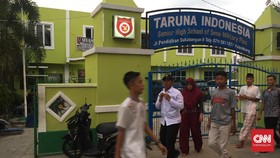 Kepala Sekolah SMA Taruna Akui MOS Diawasi TNI dan Senior