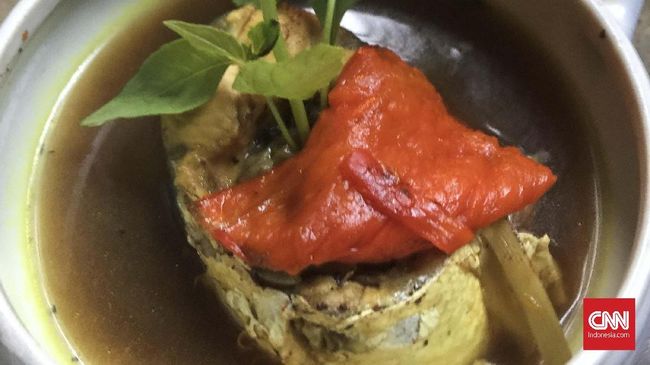 Garang asem merupakan makanan tradisional asal Grobogan, Jawa Tengah, yang umumnya disajikan dengan daun pisang.