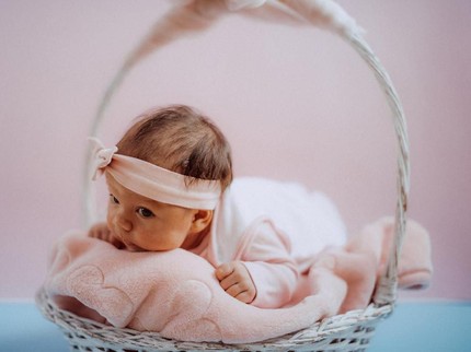 45 Nama Bayi Perempuan Islami 2 Kata Bermakna Cerdas dan Beruntung