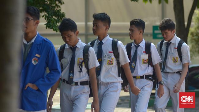 Kemdikbud Berencana Buka Kembali Sekolah Pertengahan Juli