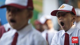 Foto Senyum Jokowi dan Nasib Siswa SD di Kalijaya