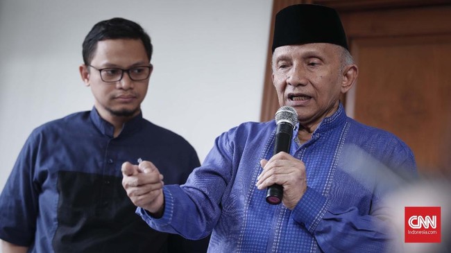 Amien Rais menyebut Prabowo Subianto akan mengundang Dewan Pembina Gerindra untuk melakukan musyawarah terkait langkah yang diambil dalam Pemerintahan Jokowi.