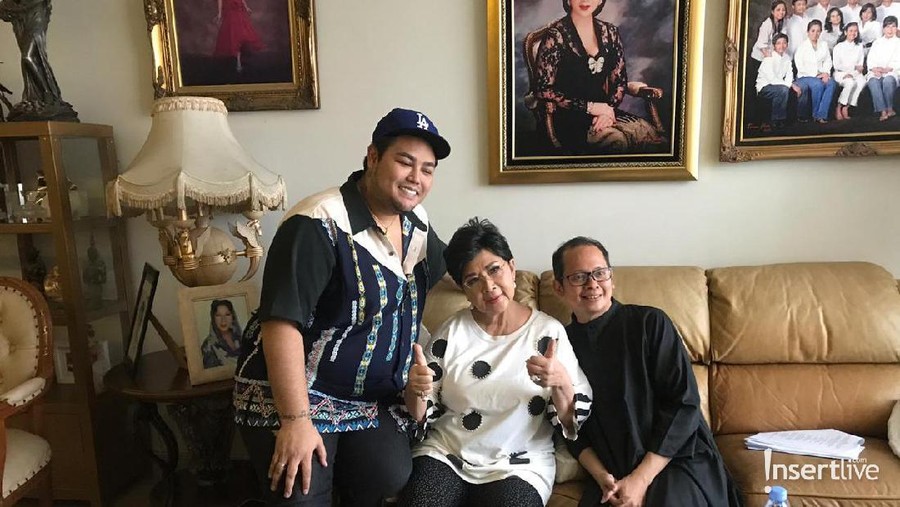 Ivan Gunawan jalani latihan eksklusif dengan Eyang Titiek Puspa dalam persiapan drama musikalnya.