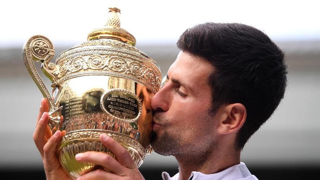 FOTO: Duel Melelahkan Djokovic vs Federer di Final Wimbledon