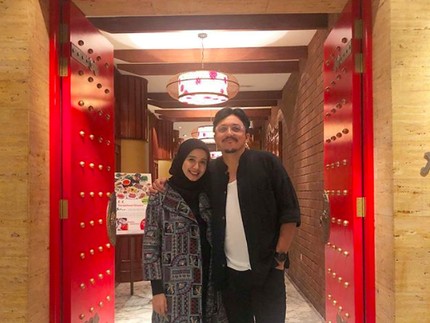 Gaya Santai Engku Emran Tepis Isu Cerai dengan Laudya Cynthia Bella