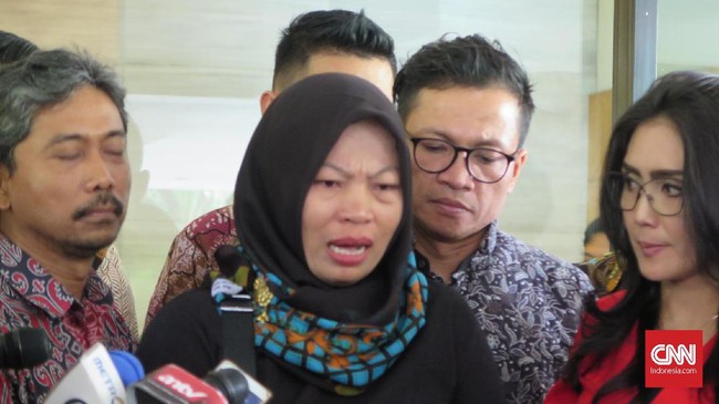 Kepala Staf Presiden Moeldoko menyebut penerbitan amnesti untuk Baiq Nuril sebagai bentuk perhatian khusus Presiden Jokowi.