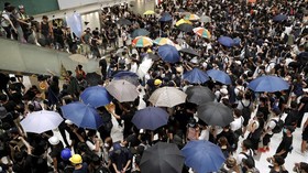 China Ancam Kerahkan Militer untuk 'Tertibkan' Hong Kong