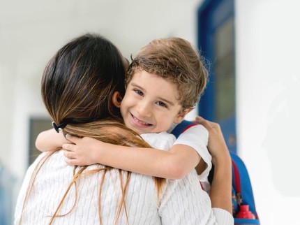 Antar Anak Hari Pertama Sekolah Bantu Adaptasi & Kurangi Kecemasan