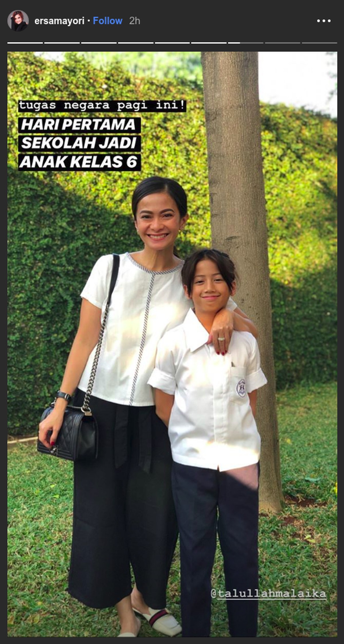 Momen hari pertama masuk sekolah juga dirasakan oleh sejumlah anak artis&period; Mereka juga diantar ke sekolah oleh orangtuanya yang artis terkenal&period;