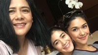 6 Foto Lydia Kandou Bersama Dua Putri Cantiknya, Nana dan Naysila