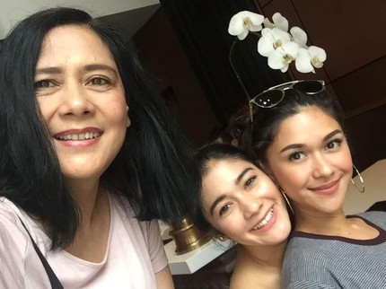 6 Foto Lydia Kandou Bersama Dua Putri Cantiknya, Nana dan Naysila