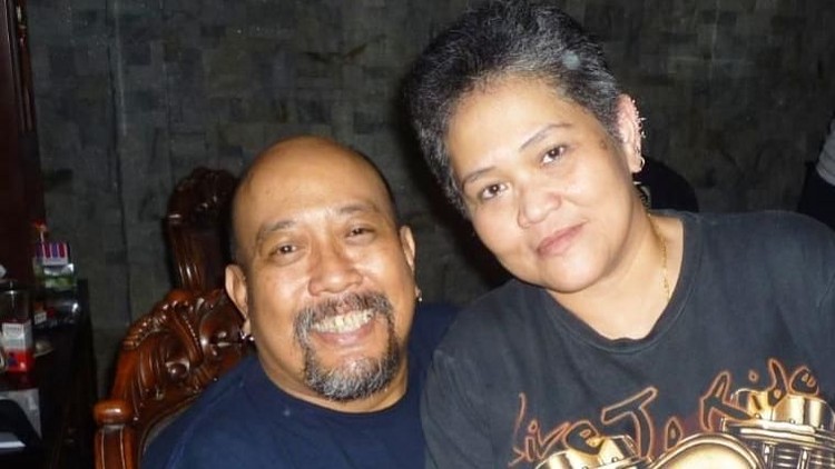 Hingga kini, Indro masih mengingat dan rindu dengan sosok mendiang istrinya.