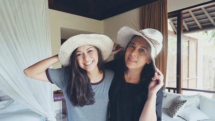 Nana dan Naysilla Mirdad Sederet artis mengaku kehidupannya baik-baik saja, meski dibesarkan orang tua yang berbeda keyakinan. Siapa sajakah mereka?