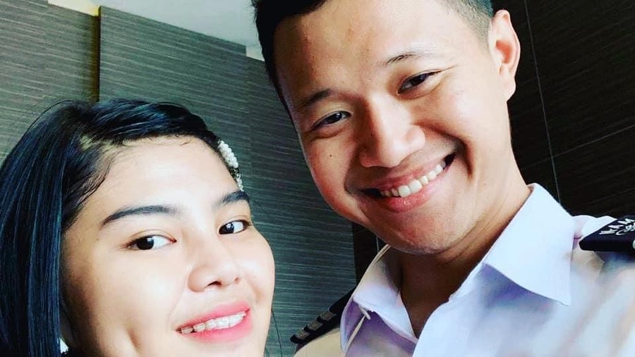 Rosa Meldianti membuka kisah cintanya dengan calon pilot.