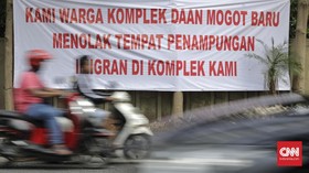 Pagar Gedung Pengungsian Para Pencari Suaka Disegel