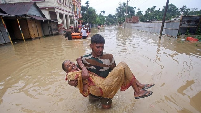 Korban tewas dalam bencana banjir di India sampai saat ini tercatat mencapai 184 orang. Pemerintah mengevakuasi jutaan warganya ke kamp-kamp pengungsian.