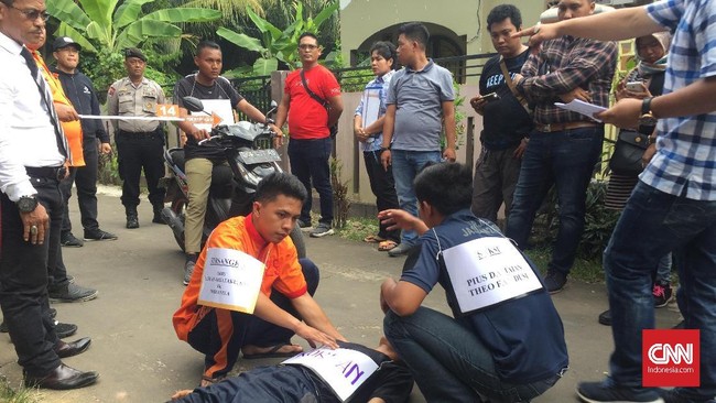 Keluarga tersangka penganiayaan menilai penetapan tersangka oleh kepolisian janggal.
