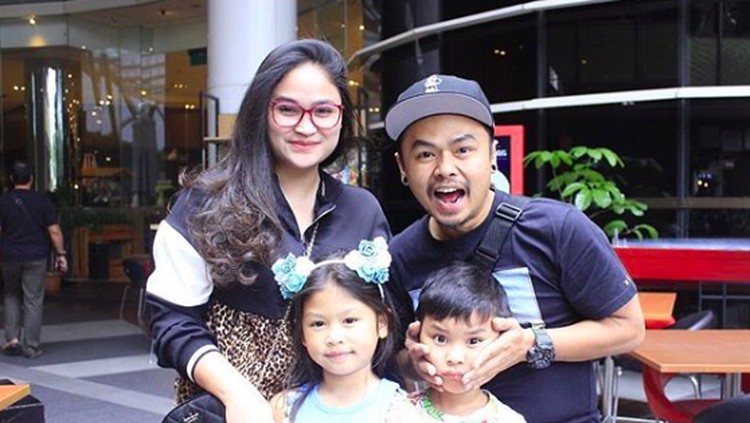 wendi cagur dan keluarga